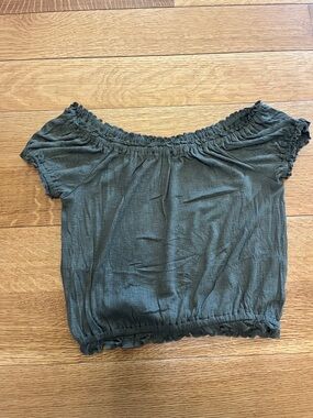 White Crow Olive Off-Shoulder Crop Top small